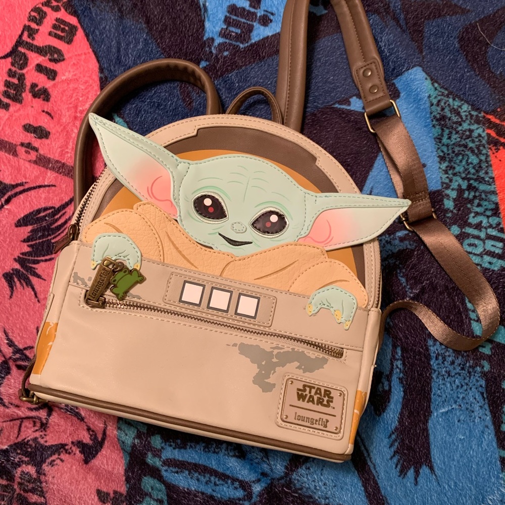 LoungeFly - matching wallet Grogu Mini Backpack